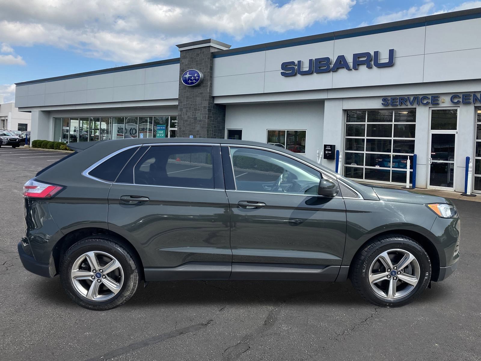 2022 Ford Edge SEL photo 2