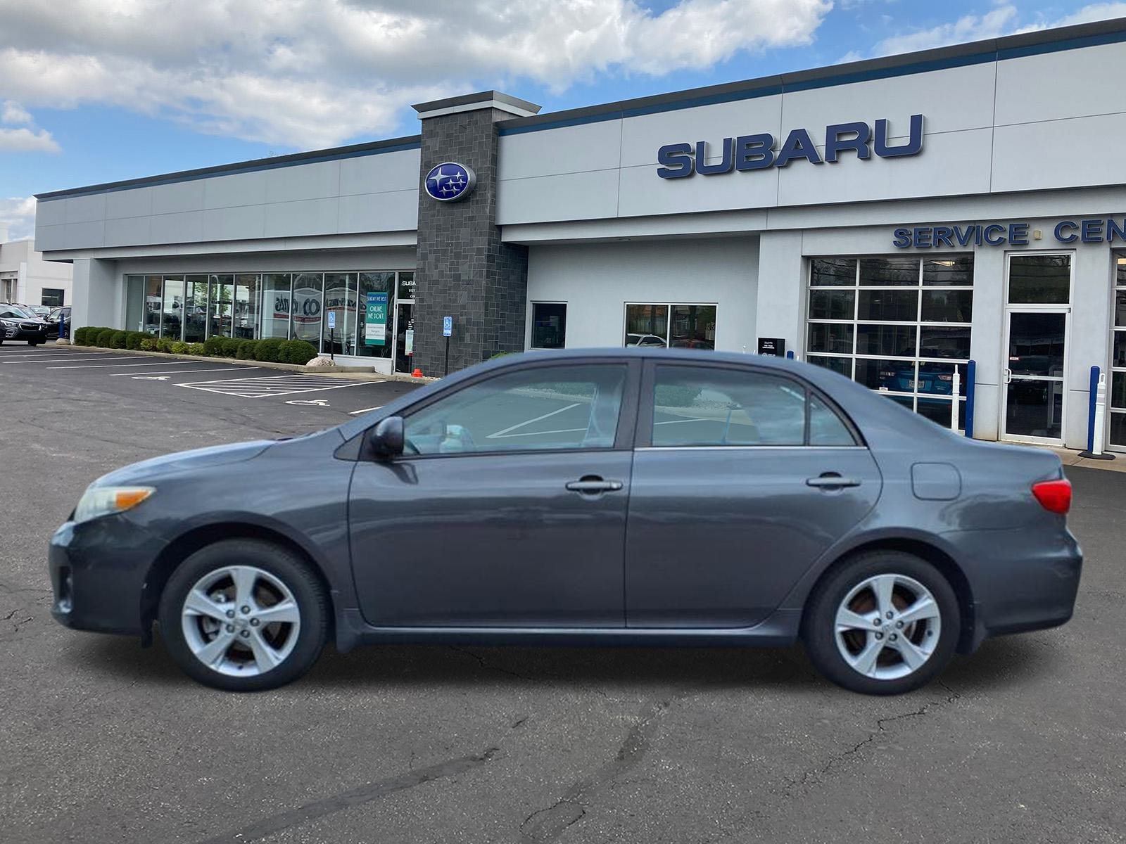 2013 Toyota Corolla LE photo 4