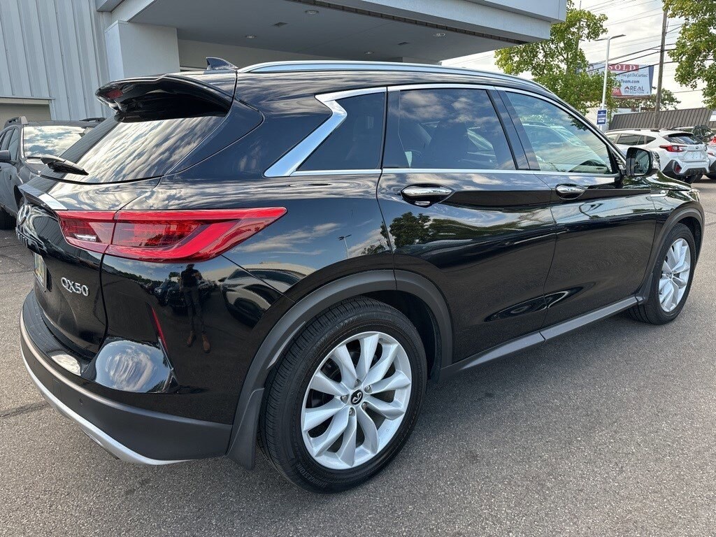 2019 Infiniti QX50 Essential photo 3