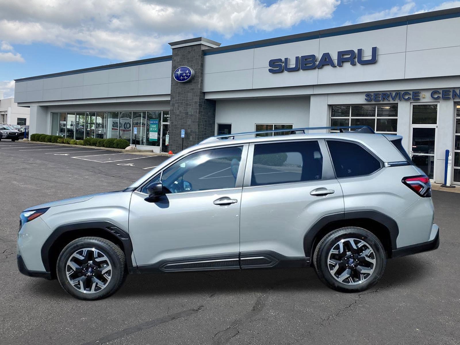 2025 Subaru Forester Premium photo 4