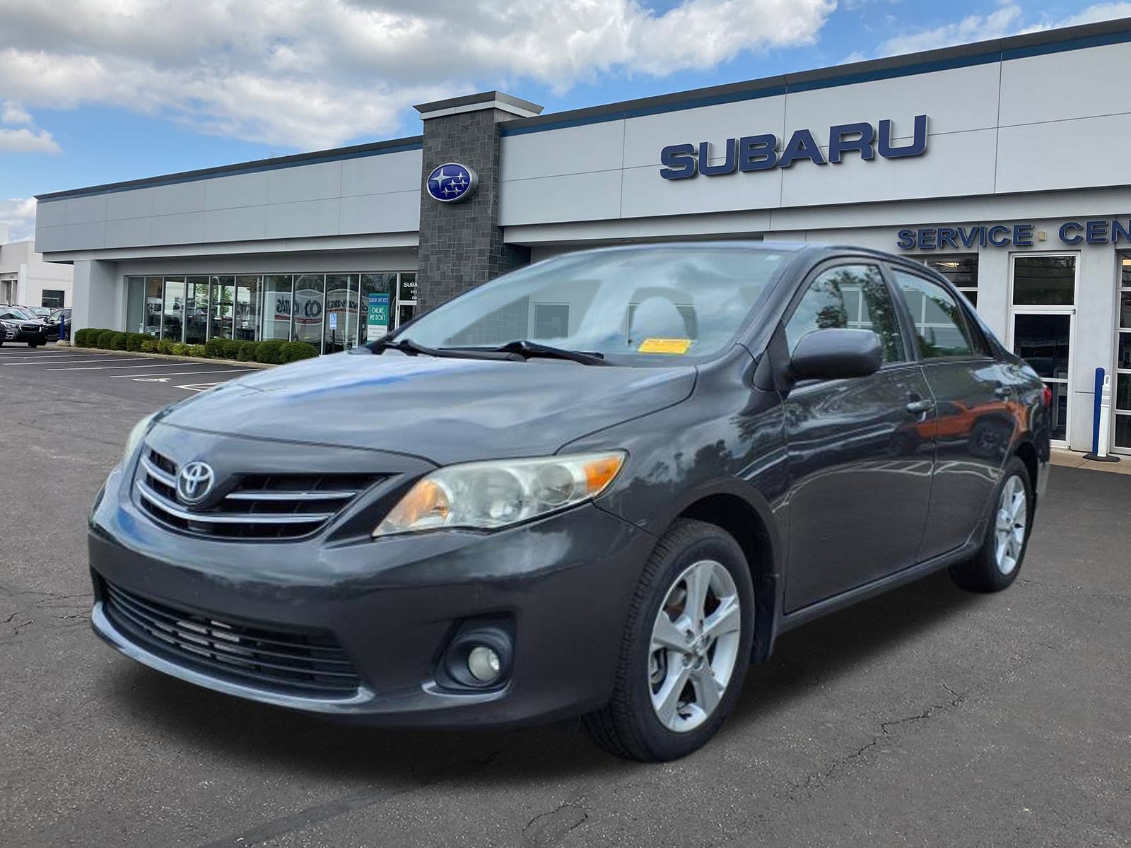 2013 Toyota Corolla LE photo 3