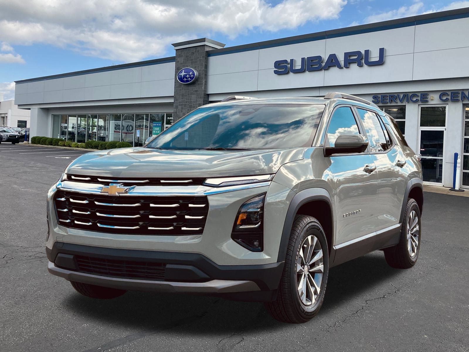 2025 Chevrolet Equinox LT photo 2