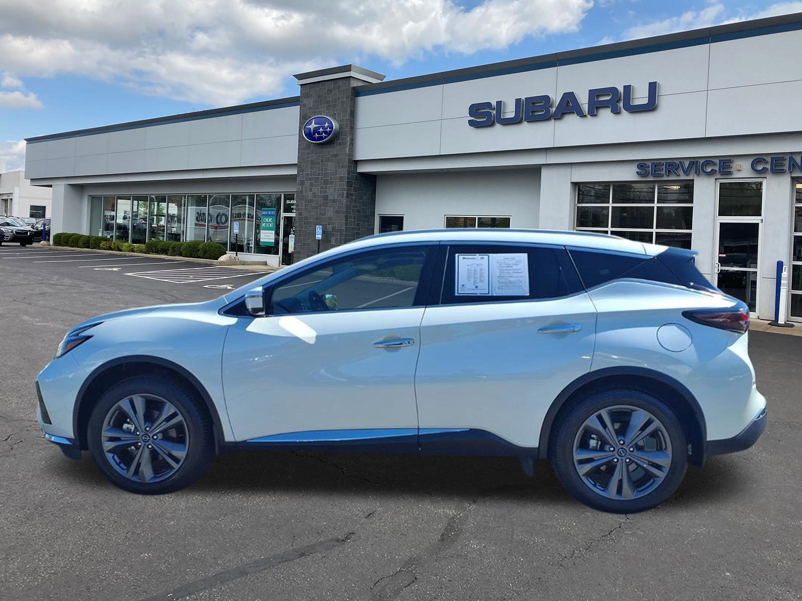 2023 Nissan Murano Platinum photo 2