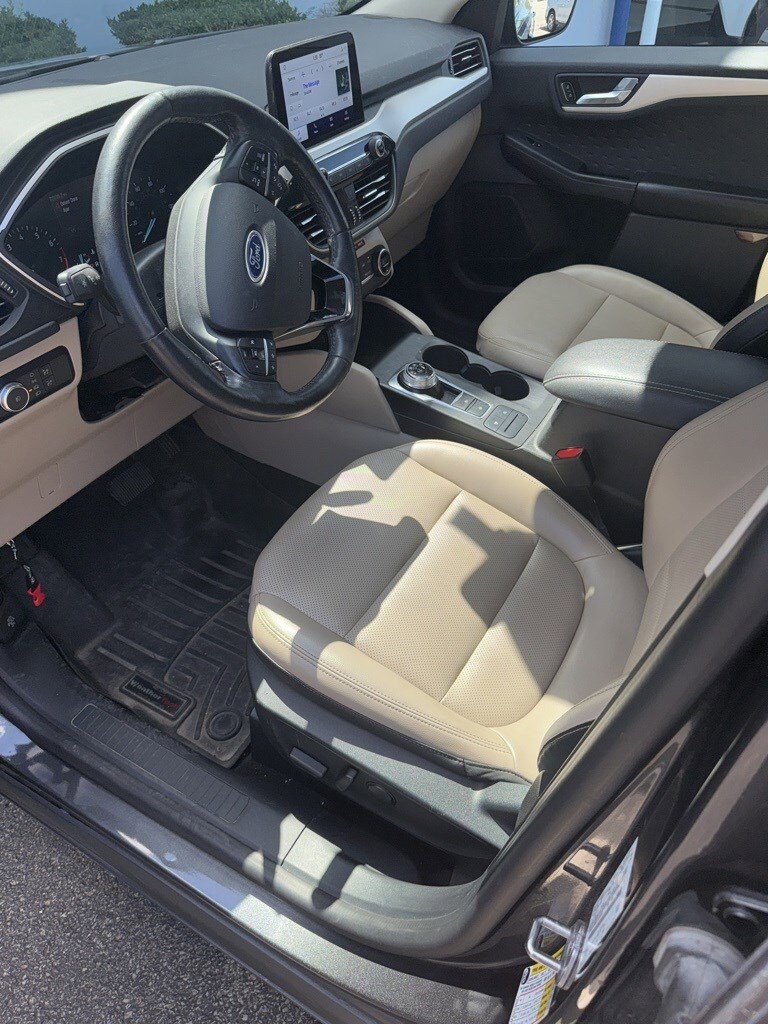2020 Ford Escape SEL photo 4