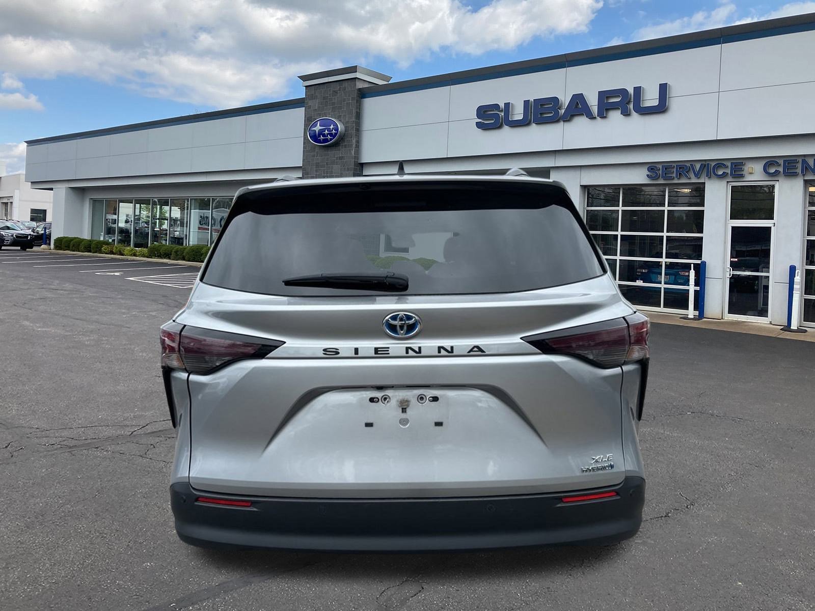 2024 Toyota Sienna XLE photo 4