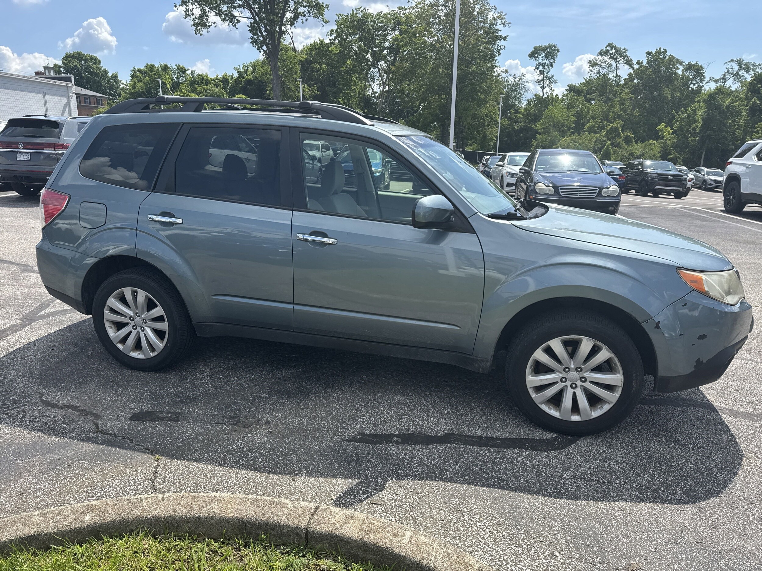 2012 Subaru Forester 2.5X Limited photo 2