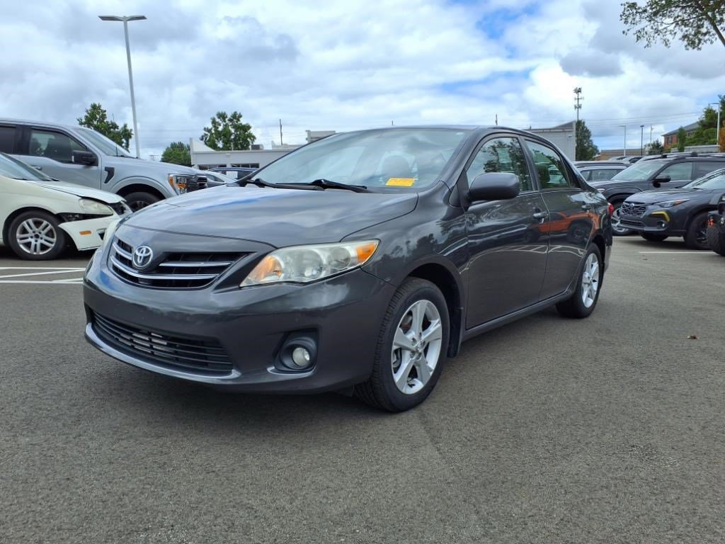 2013 Toyota Corolla LE photo 3