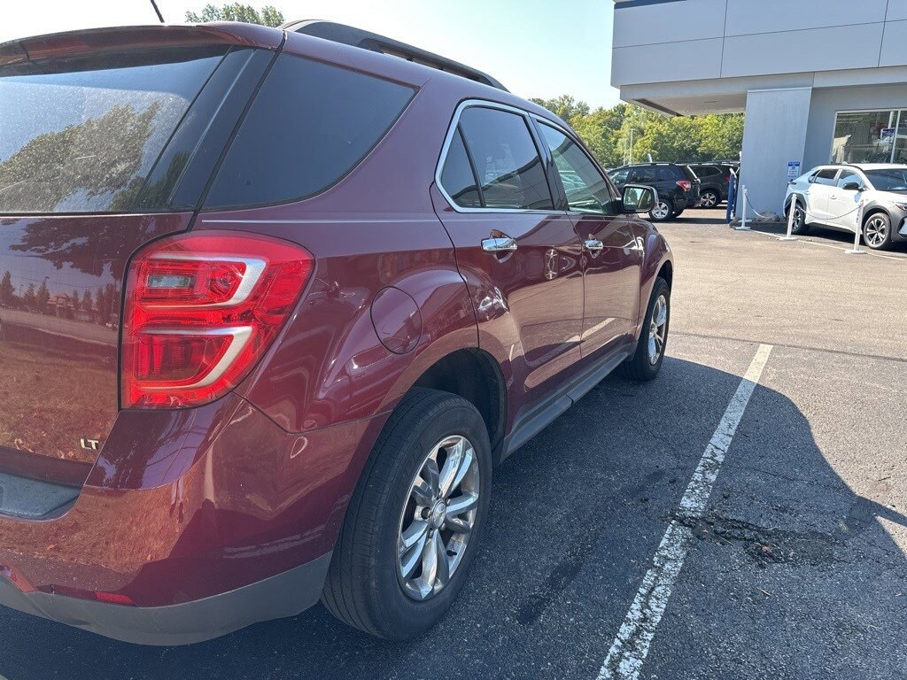 2017 Chevrolet Equinox LT photo 3