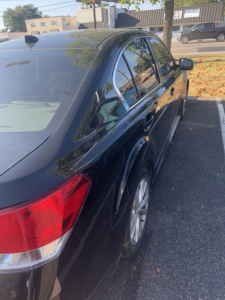 2013 Subaru Legacy 3.6R Limited photo 2