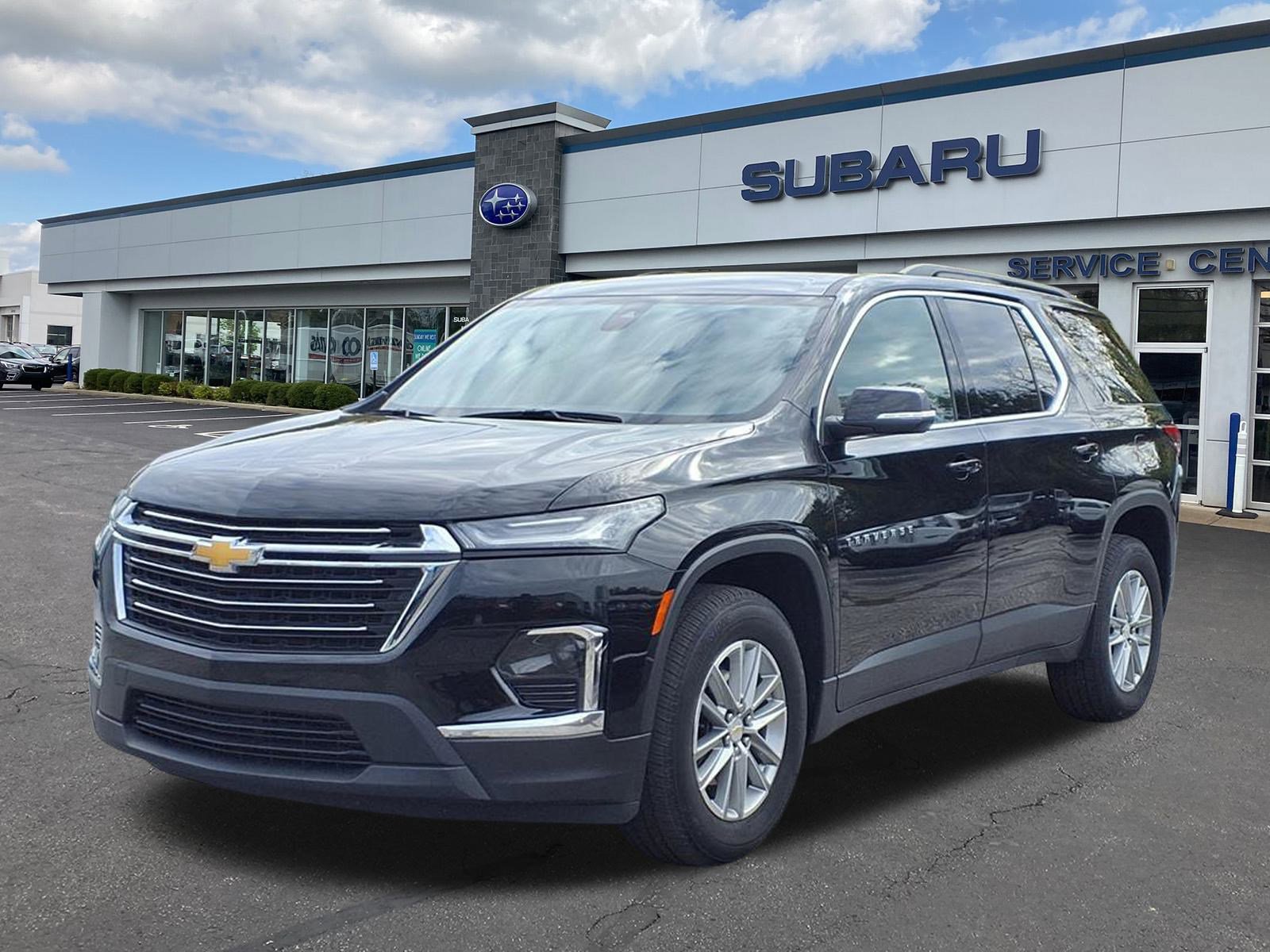 2023 Chevrolet Traverse Cloth 1LT photo 2