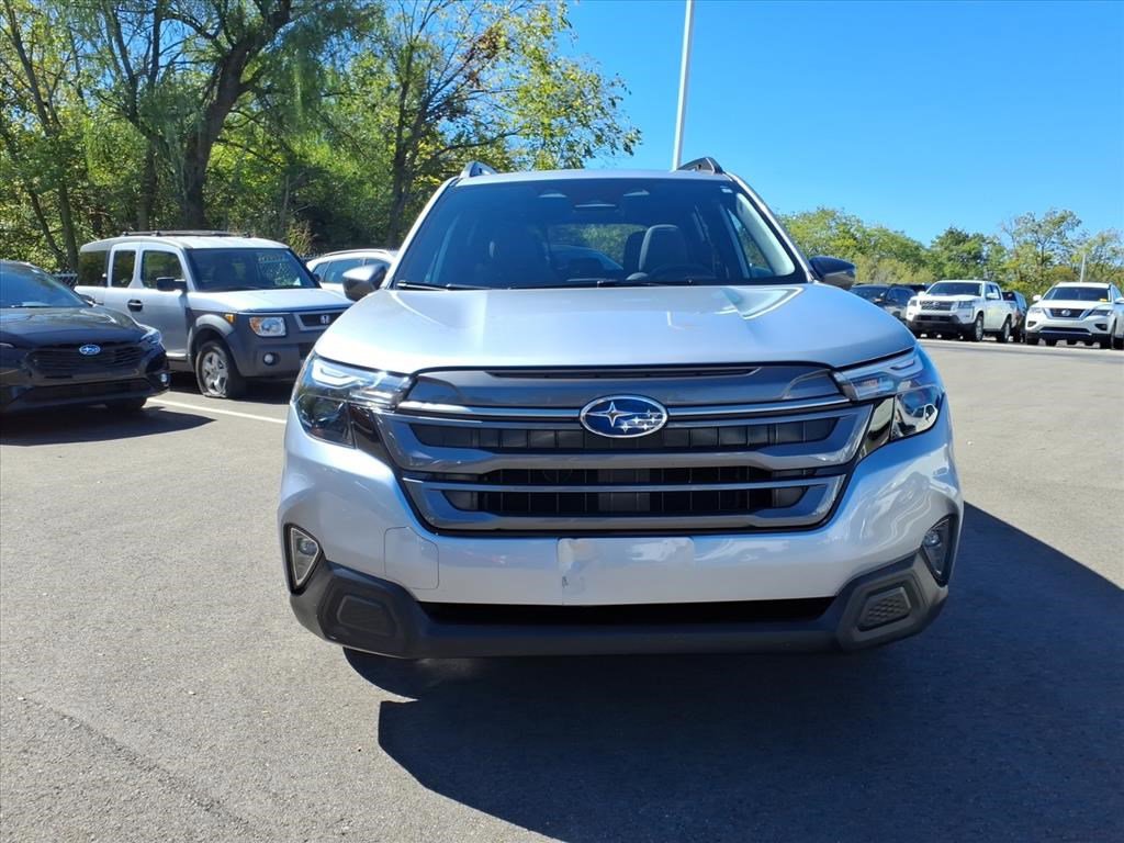2025 Subaru Forester Premium photo 2