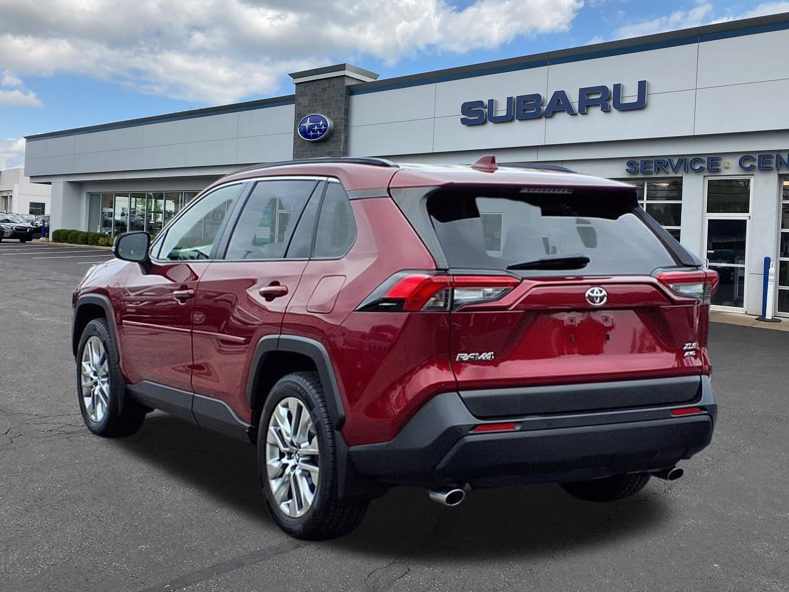2019 Toyota RAV4 XLE Premium photo 2