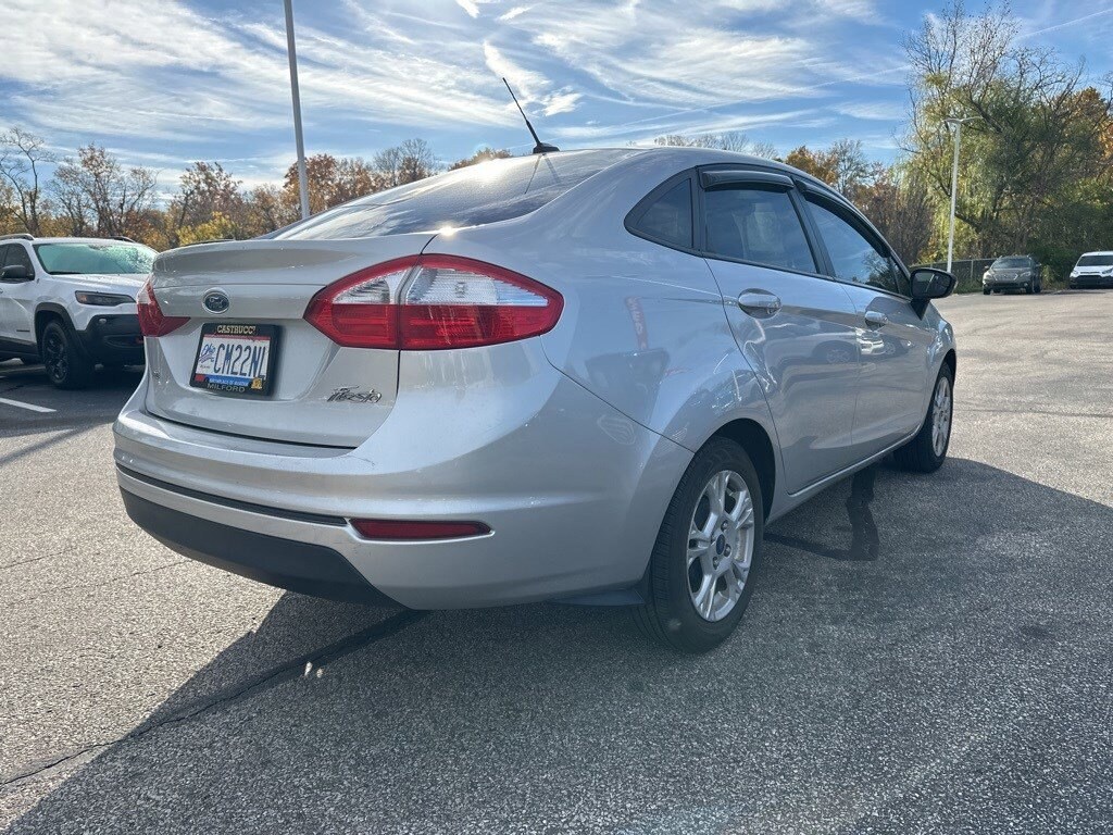 2015 Ford Fiesta SE photo 3