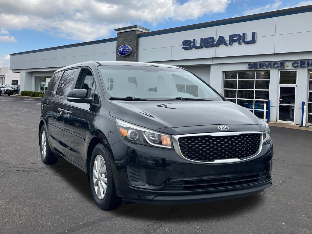 Used 2017 Kia Sedona L Van Passenger Van