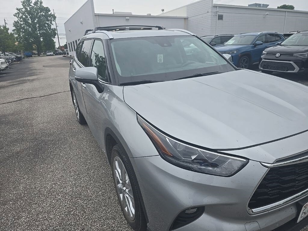 Used 2023 Toyota Highlander Hybrid Limited SUV