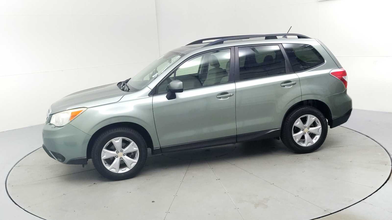 2015 Subaru Forester 2.5i Premium photo 3