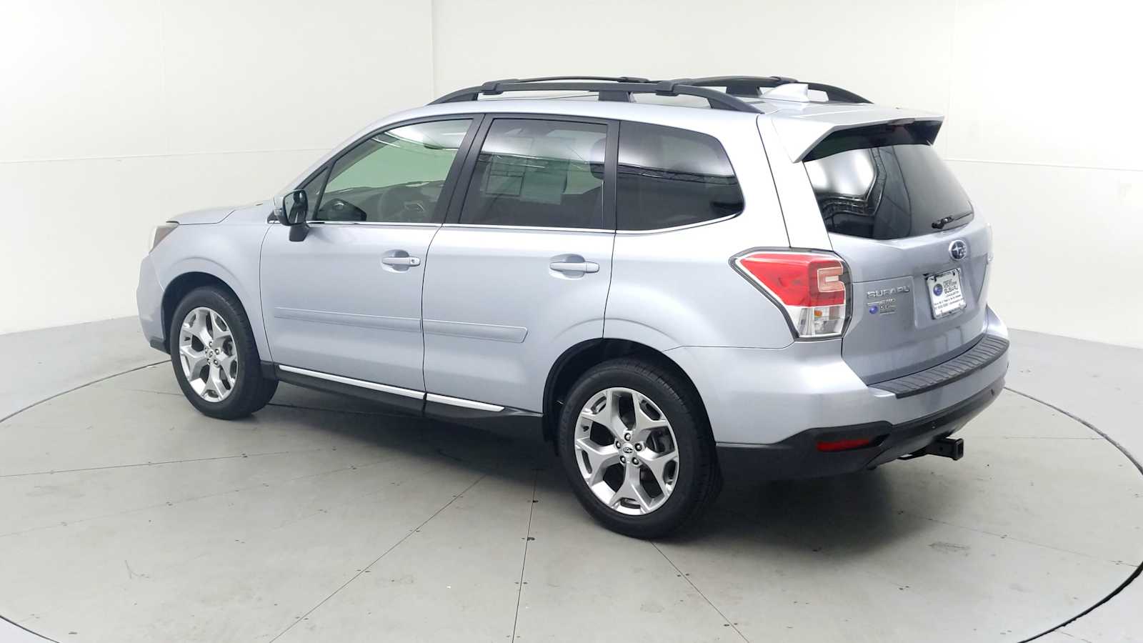 2018 Subaru Forester Touring photo 2