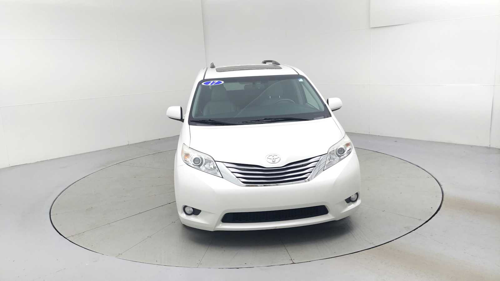 Used 2017 Toyota Sienna XLE with VIN 5TDYZ3DC9HS796822 for sale in Charleston, SC