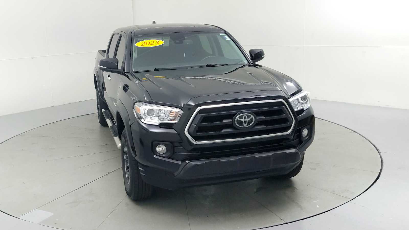 2023 Toyota Tacoma SR5 V6 photo 2