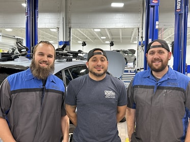Staff member Service Technicians from ID_039a6f