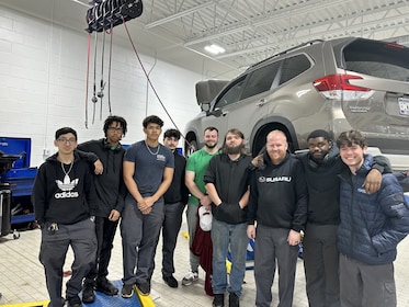 Staff member Express Technicians from ID_039a6f