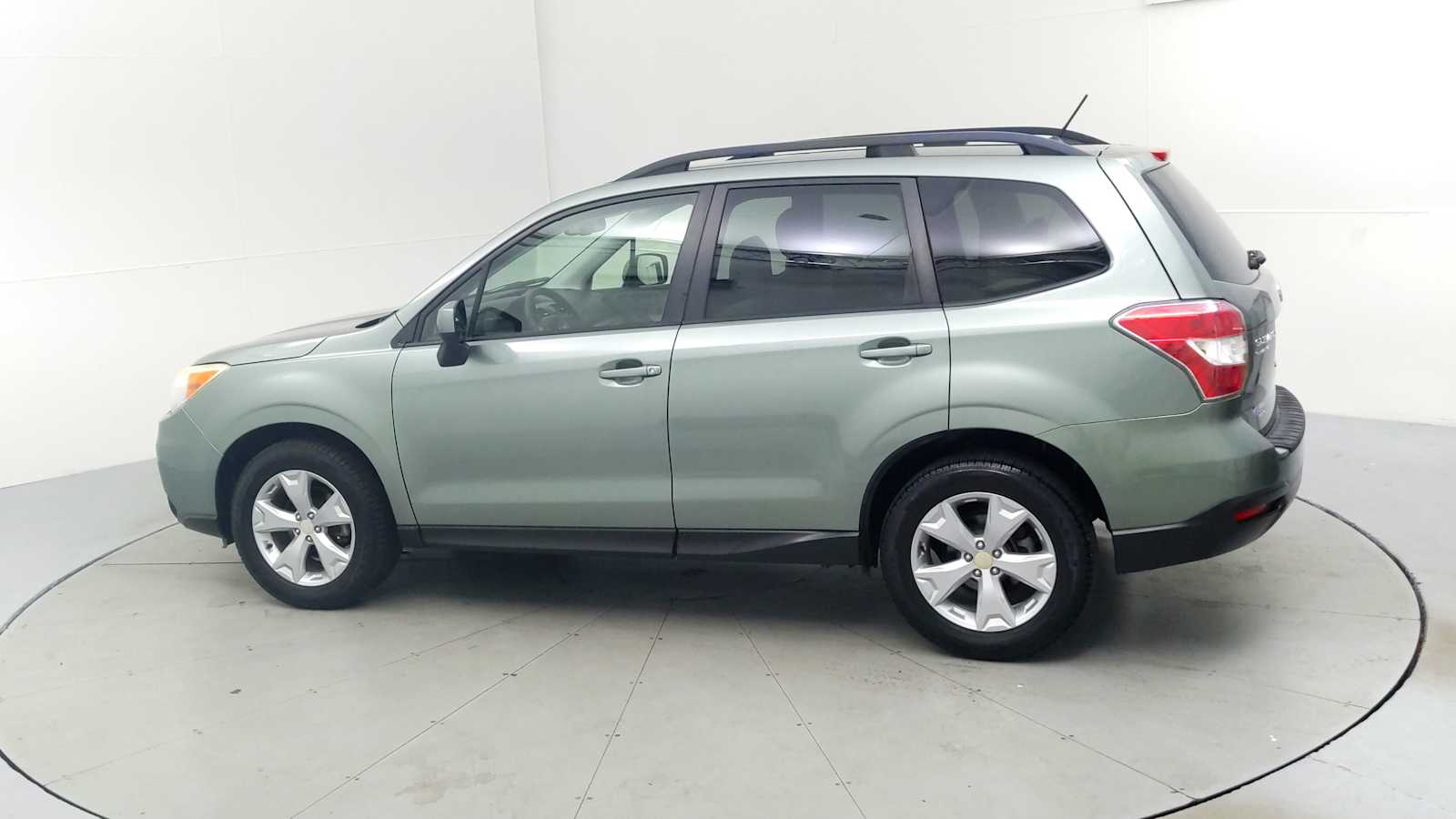 2015 Subaru Forester 2.5i Premium photo 4