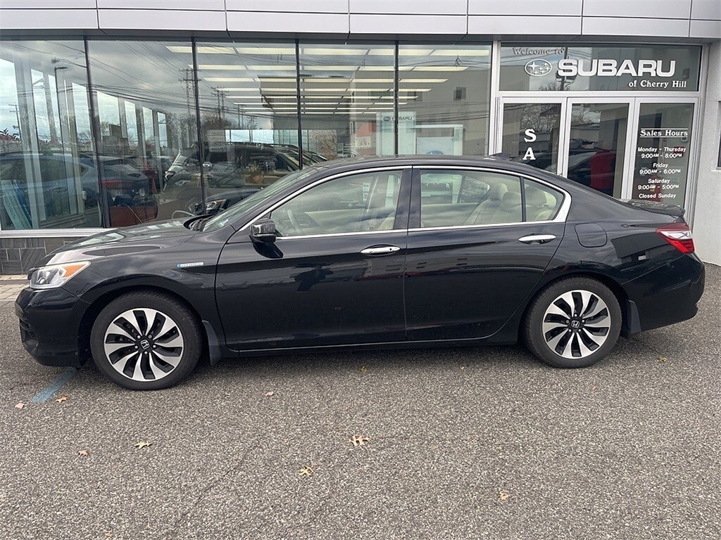 2017 Honda Accord Hybrid EX-L photo 2