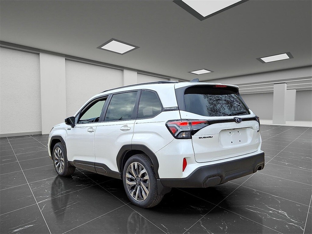 2025 Subaru Forester Touring photo 4