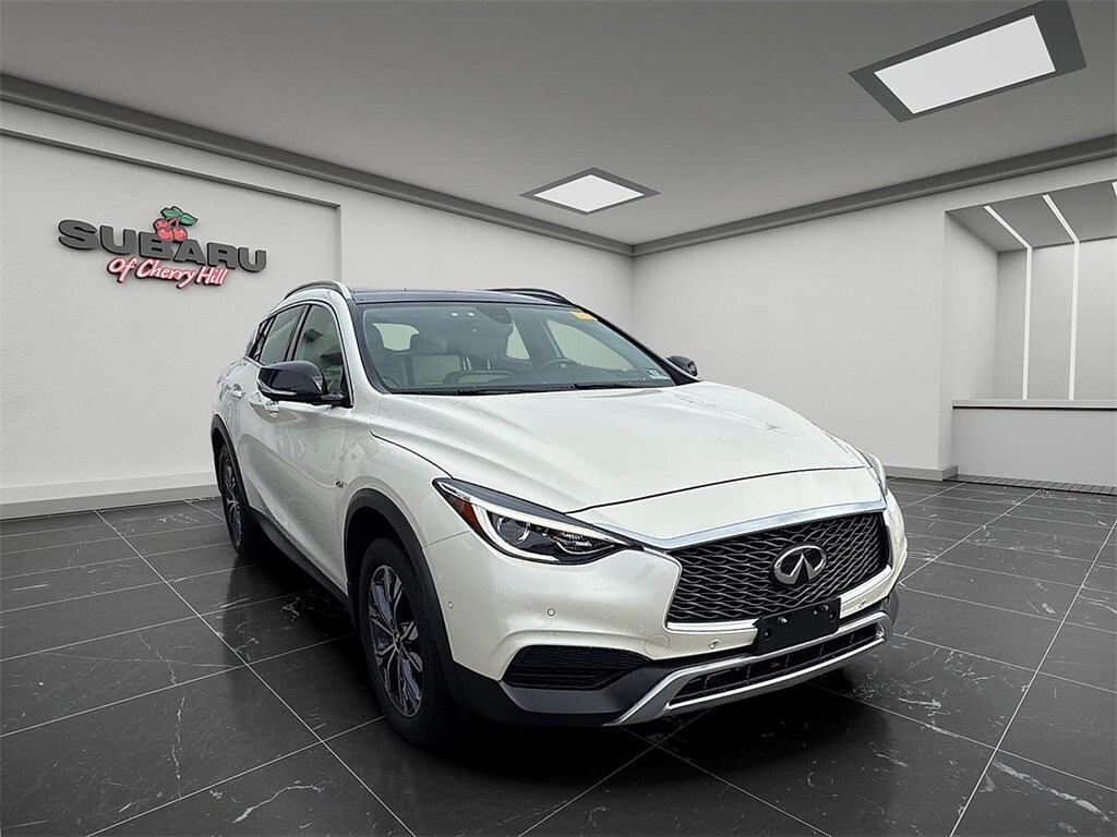 2019 Infiniti QX30 Luxe photo 2