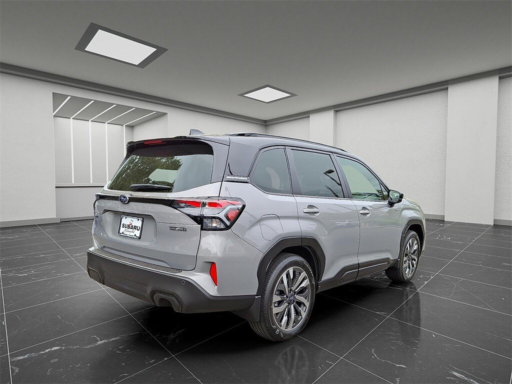 2025 Subaru Forester Touring photo 4