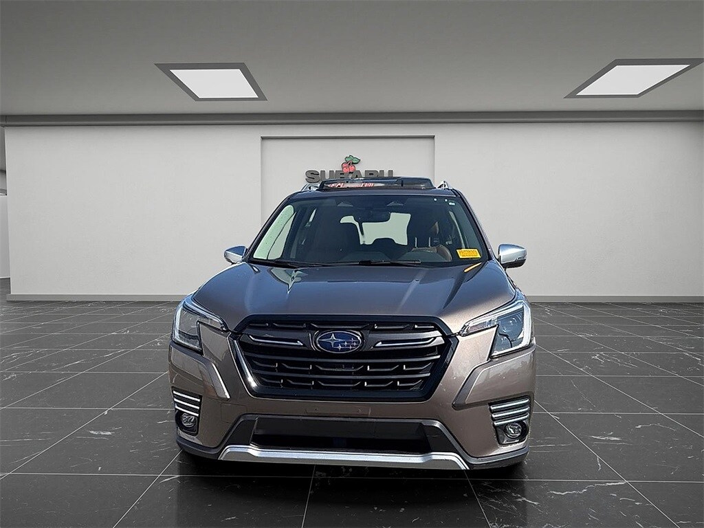 2023 Subaru Forester Touring photo 3