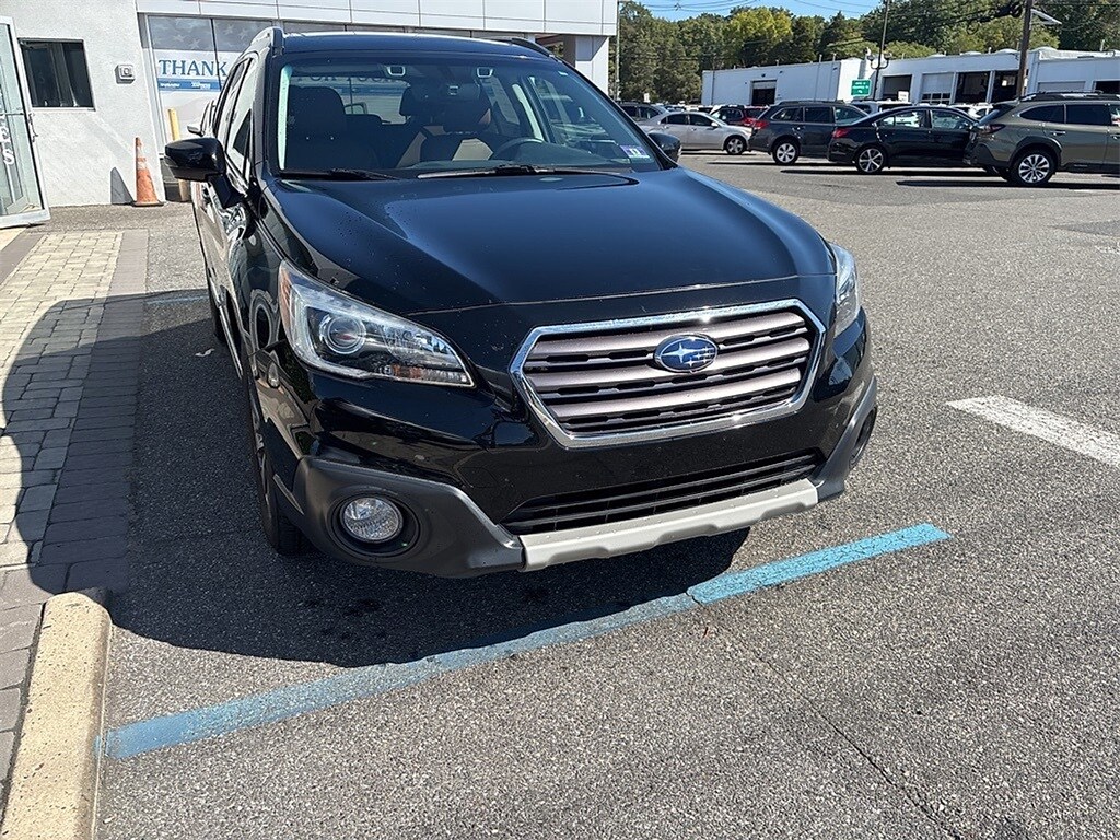 2017 Subaru Outback 2.5i Touring photo 2