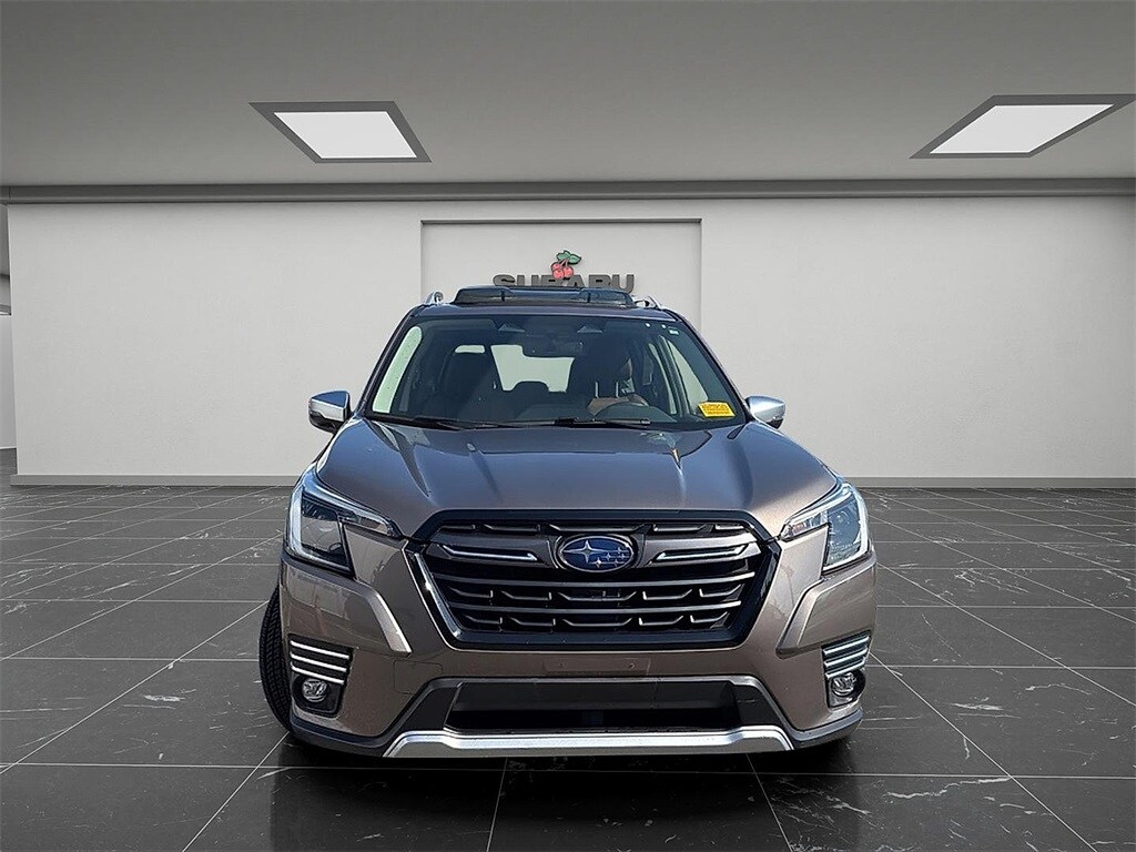 2023 Subaru Forester Touring photo 2