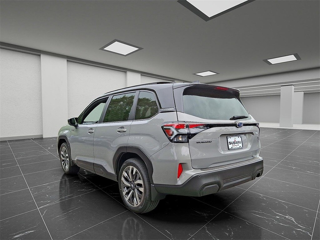 2025 Subaru Forester Touring photo 3