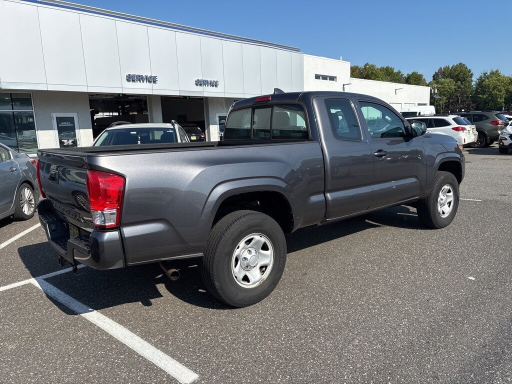 2017 Toyota Tacoma SR photo 2