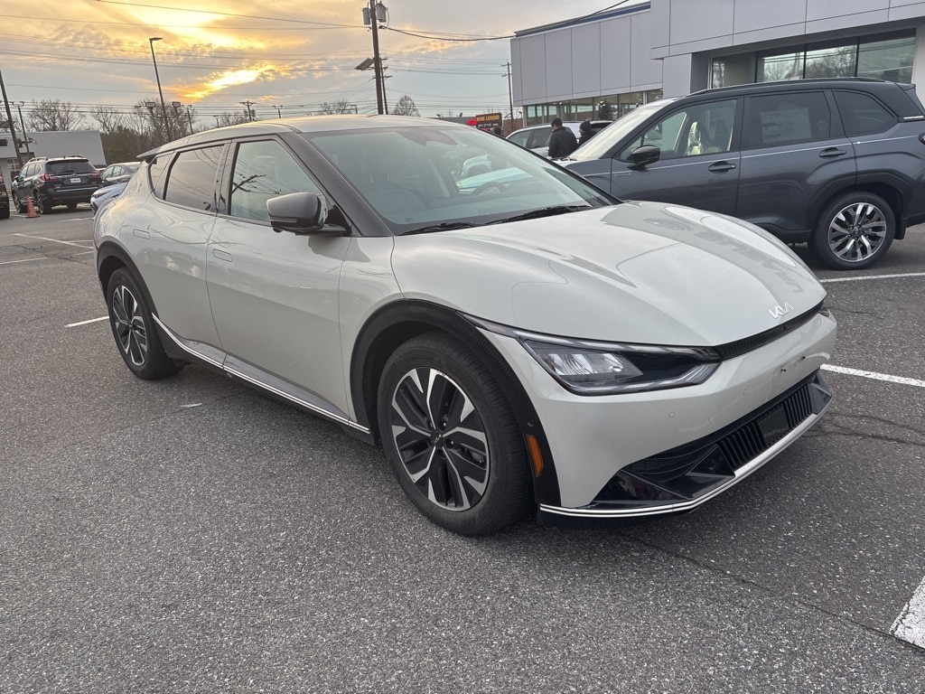 2023 Kia EV6 Wind's photo