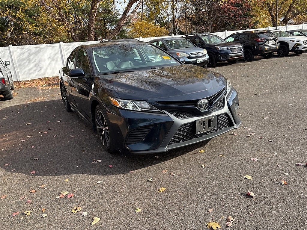 Used 2019 Toyota Camry SE Sedan