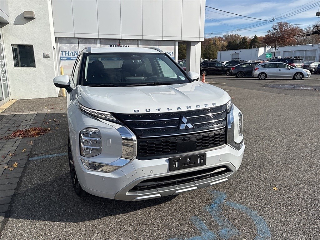 2024 Mitsubishi Outlander SEL photo 3