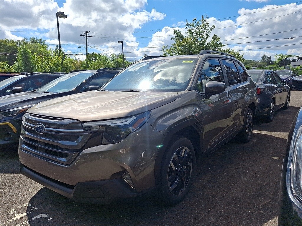 2025 Subaru Forester Premium photo 2