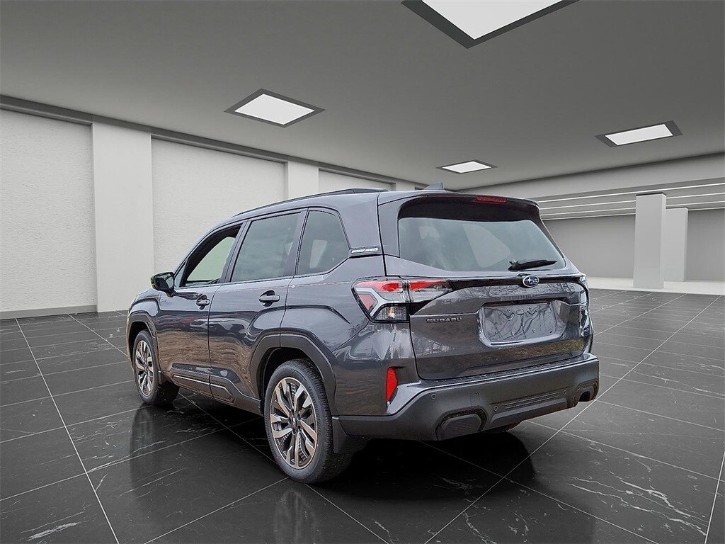 2025 Subaru Forester Touring photo 4
