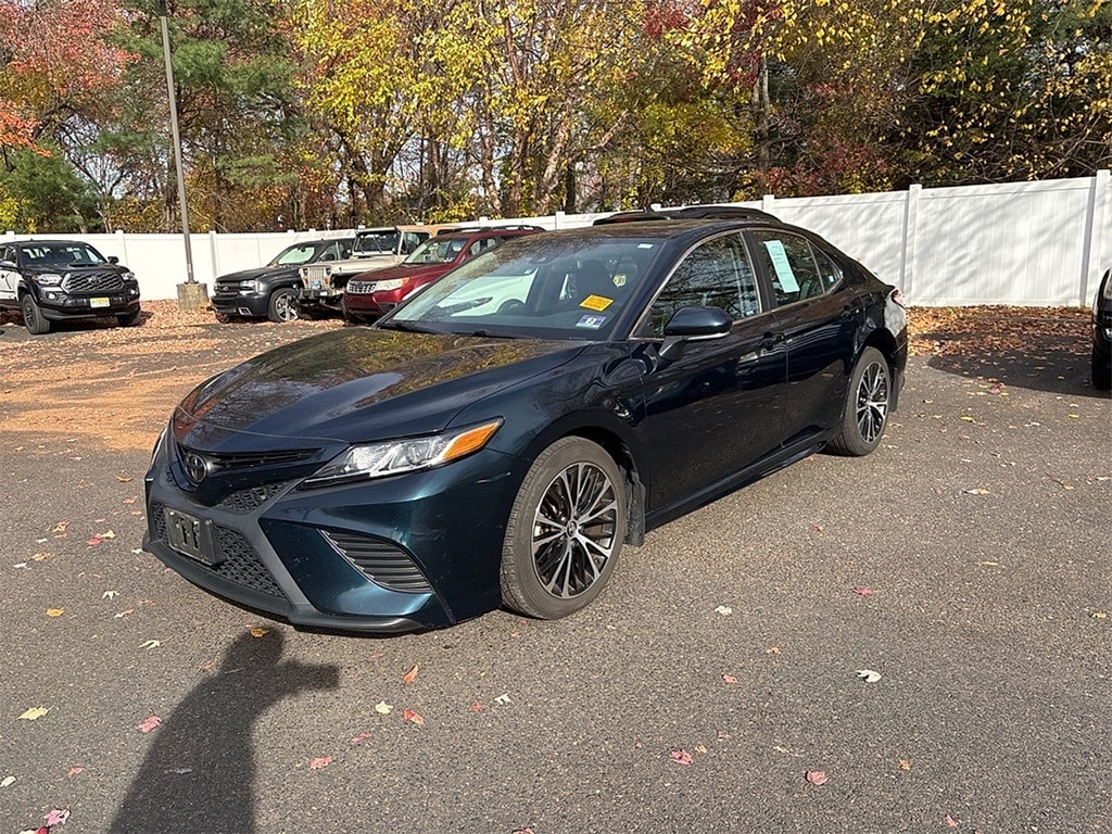 Used 2019 Toyota Camry SE Sedan