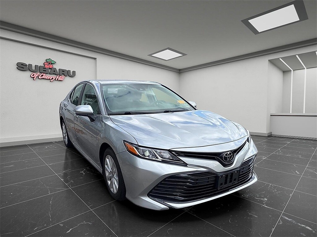 2020 Toyota Camry LE photo 2