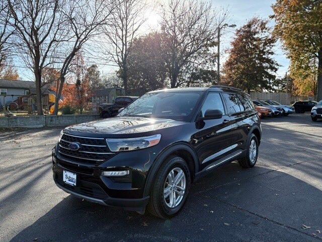 2023 Ford Explorer XLT photo 2