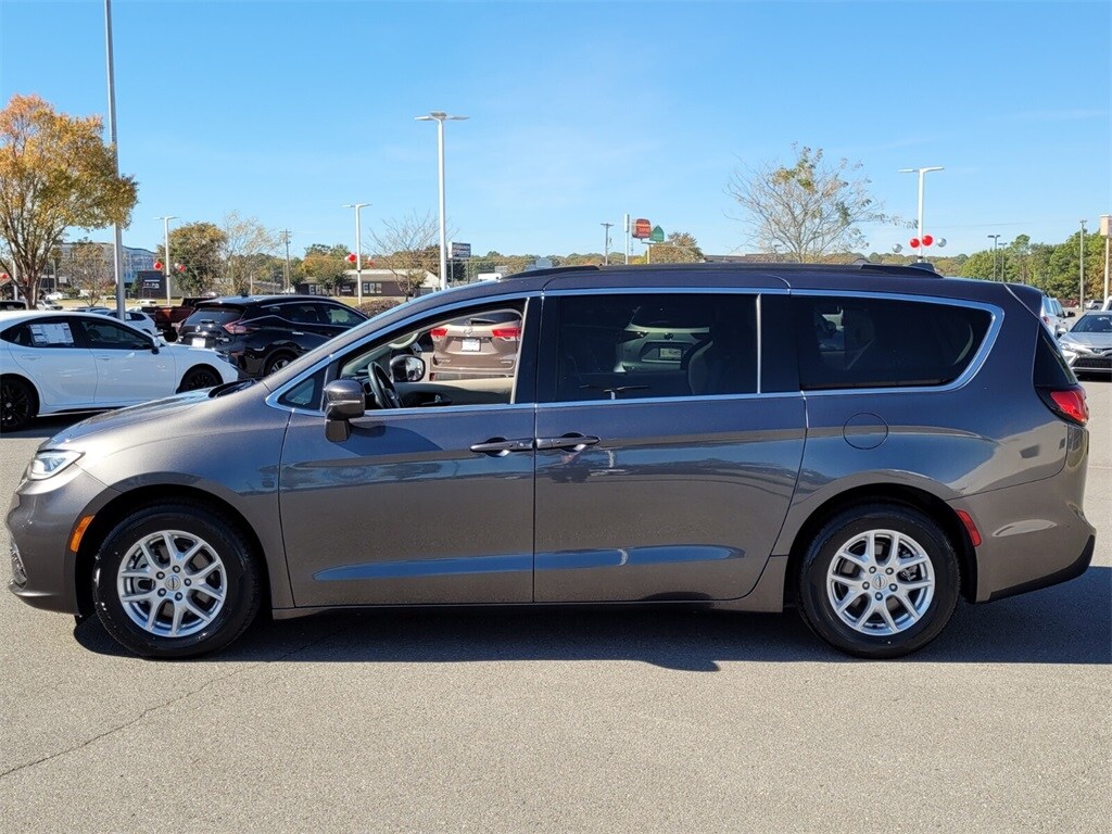Used 2022 Chrysler Pacifica Touring L Van Passenger Van