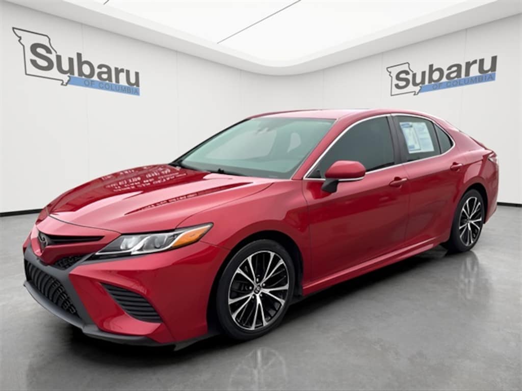Used 2020 Toyota Camry SE Sedan