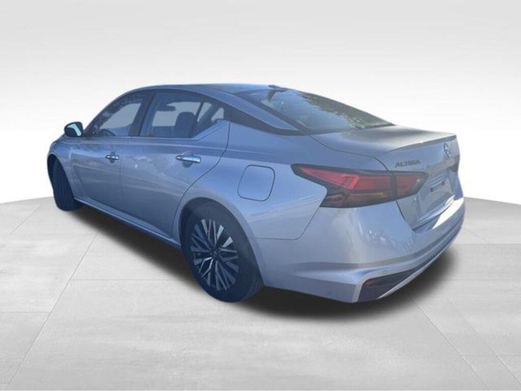 Used 2023 Nissan Altima 2.5 SV Sedan