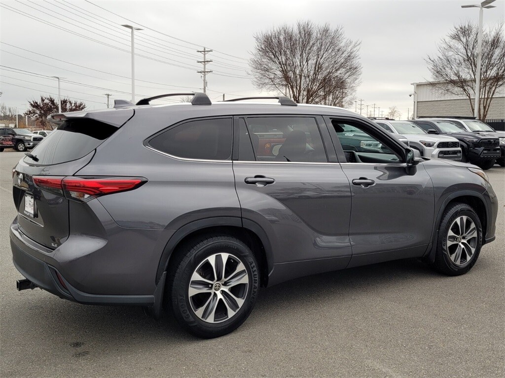 Used 2021 Toyota Highlander XLE SUV