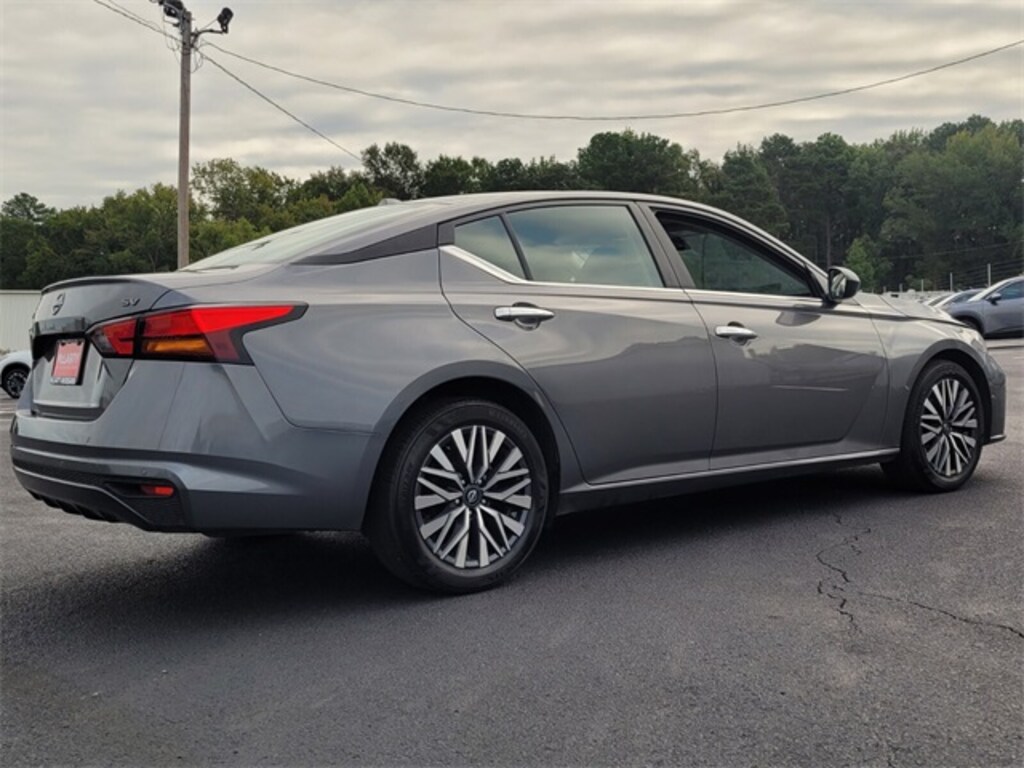 Used 2024 Nissan Altima 2.5 SV Sedan
