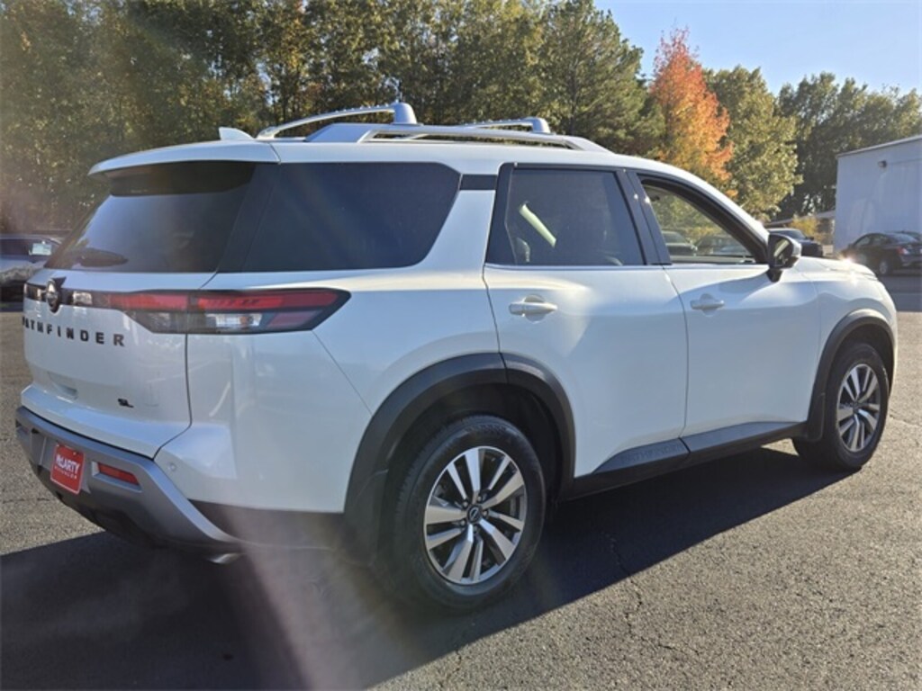 Used 2023 Nissan Pathfinder SL SUV