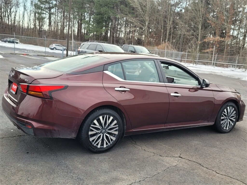 Used 2024 Nissan Altima 2.5 SV Sedan